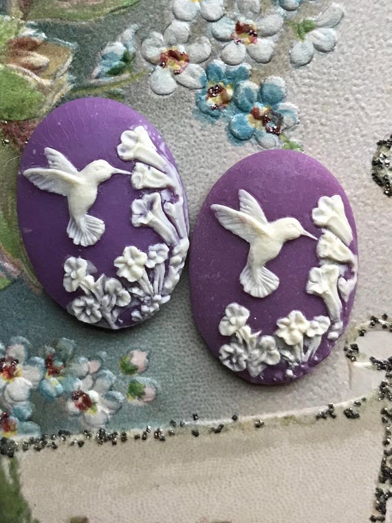 Hummingbird Cabochon - Vintage Style Cabochon - 18x13 - bird