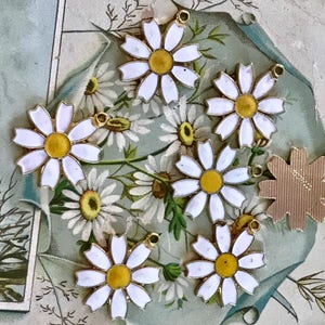 Sarah Coventry Daisy Charms, 4pcs, NOT PERFECT image 4
