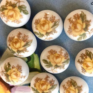 8 Vintage Yellow Rose Cabochon, 12mm round, yellow rose Flowers, yellow Rose, vintagerosefindings, Jewelry Supplies, Japan
