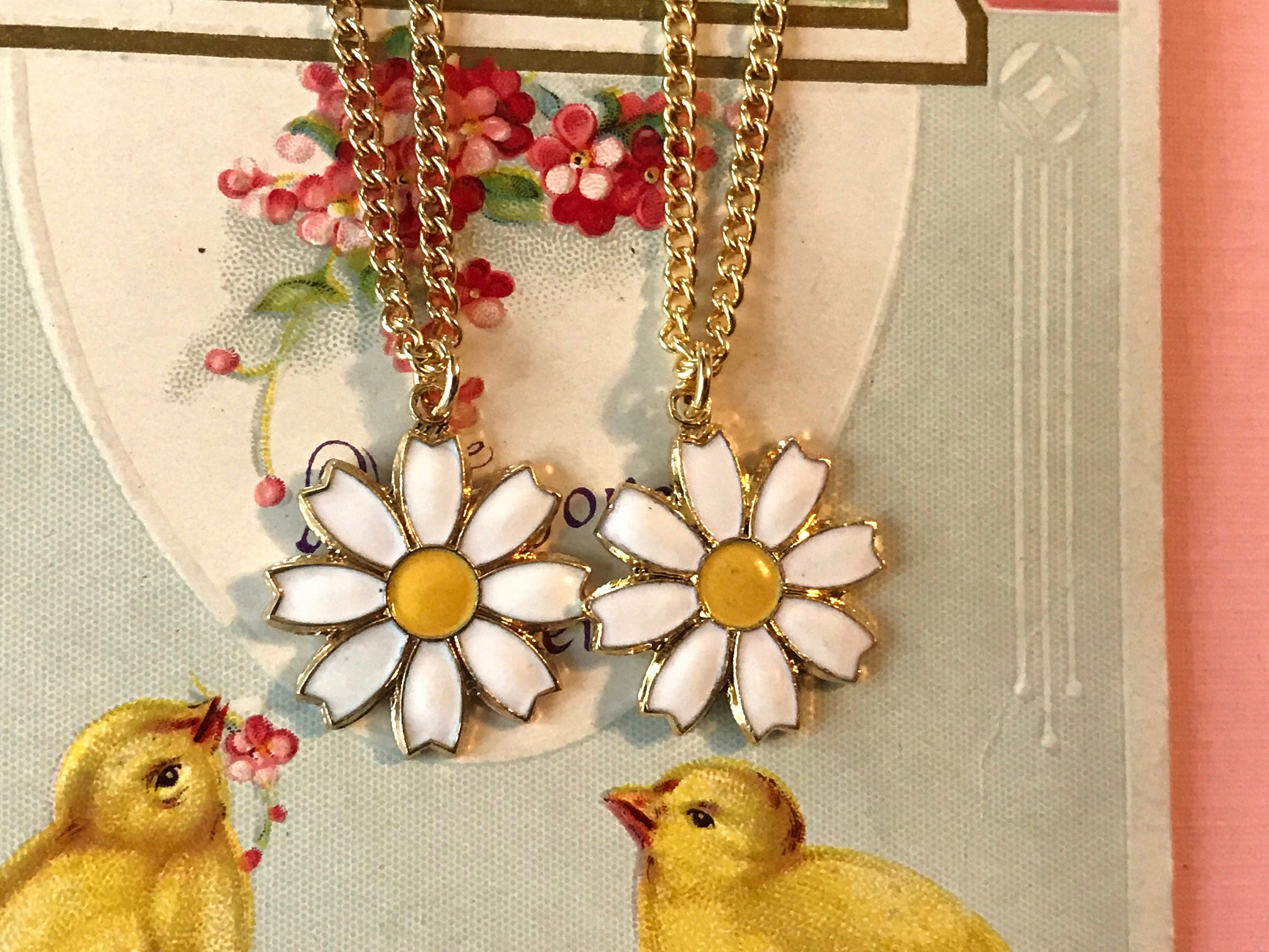 ■VINTAGE HOLLYWOOD■ Colorful Vacation Daisy Necklace VH243 Daisy Necklace, 2pcs, Daisies Necklaces, Sarah Coventry