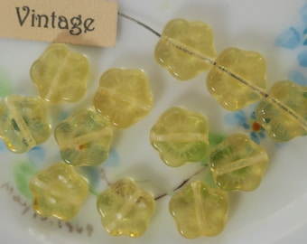 vintage Perles pressed glass 10mm Czech Yellow Flowers Rose flower Floral Shabby Chic Cottage Marguerites