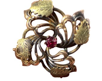 Broche floral montado à mão, flor tridimensional, década de 1930-1940, assinado FLS, fecho em C.