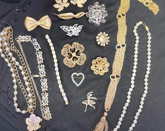 Tesouros Atemporais, conjunto de joias vintage selecionadas, peças assinadas e não assinadas 250802