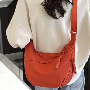 Umhängetasche mit großer Kapazität - Leichte, einfarbige Schultertasche im koreanischen Stil, perfekt für Sport und Reisen