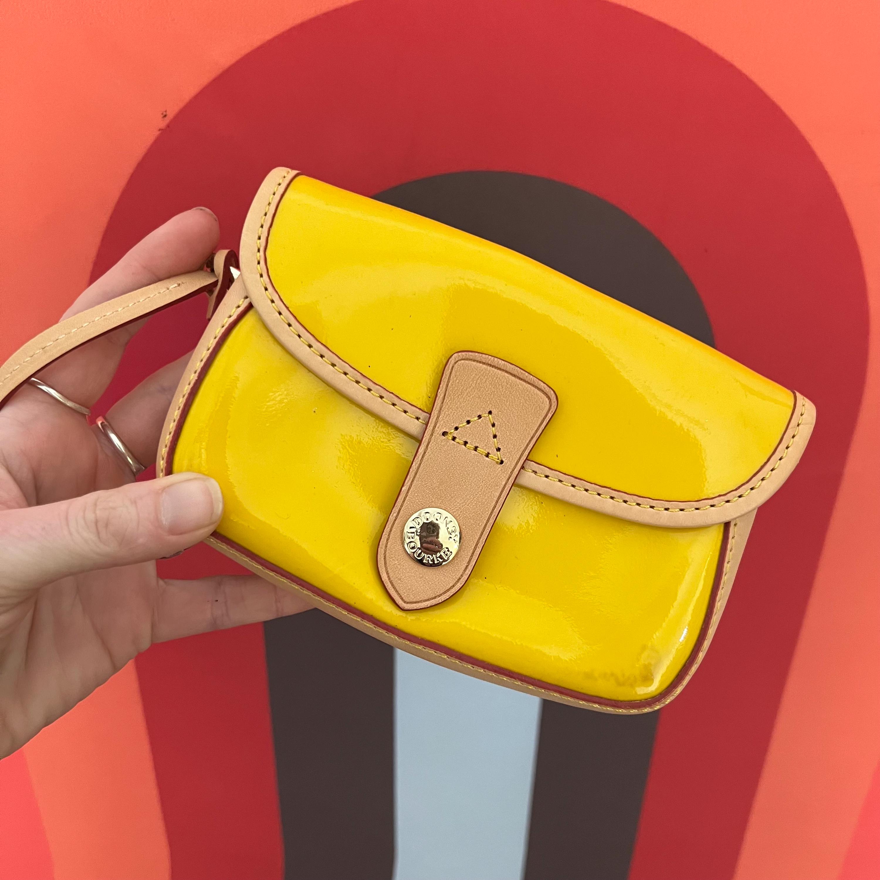 極美品　マイケルコース　ハンドバッグ　2way イエロー　黄　ロゴチャーム　u2 MICHEAL KORS マイケルコース 黄色 ハンドバッグ - メルカリ