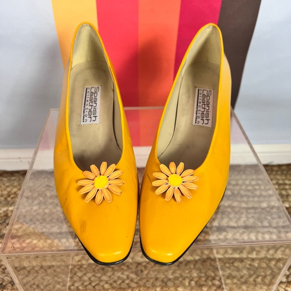 mustard yellow pumps