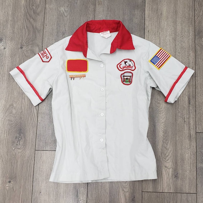 Vintage 70s 80s Chums camp shirt w patches beige red S