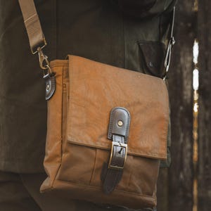 "Umhängetasche aus ""Waxed Canvas"" : Personalisierte Umhängetasche"