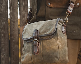 Borsa da campo in tela cerata color verde kaki