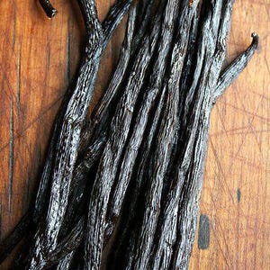 100 gr 10-12 cm Papua New Guinea Vanilla Bean Tahitensis Grade A for Baking, Drinks, and Artisanal Creations