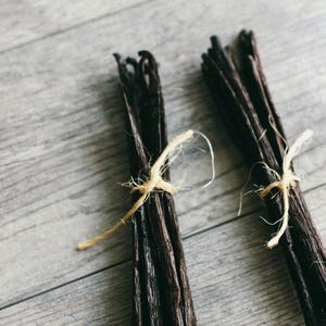10 pods 10-12 cm Bourbon Vanilla bean Planifolia Premium Quality Gourmet Grade A for Baking, Desserts and Crafting Exquisite Flavors