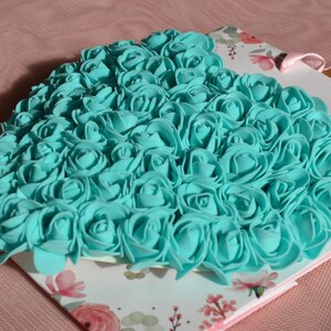 Decorazione di nozze cuore di rose alla menta