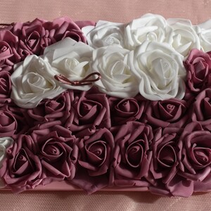 vassoio nuziale con rose e nastri