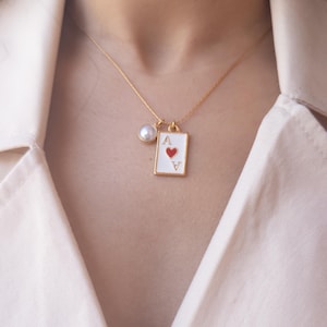 Collier en Plaqué Or Ace of Hearts avec Charm Péridot, Pendentif de Carte Personnalisé, Bijoux Faits Main, Pendentif Élégant en Forme de Cœu