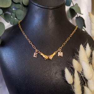 Gold Plated Hands Necklace, Holding Hand Necklace, Custom Hand Necklace, Lover Necklace, Mother&#39;s Day Gift, Gift for her, Best Friends Gift