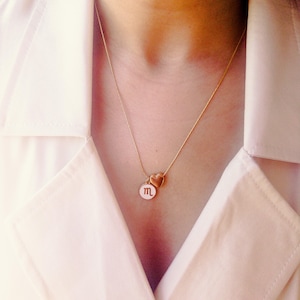 Collier Signe Scorpion Printemps-Été Pendentif Cœur en Or Astrologie | Cadeau Romantique Personnalisé pour Elle Bijou Sur-Mesure pour l’Été