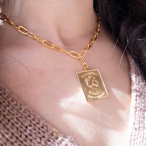 Gold Plated Queen Elizabeth Coin Necklace: Vintage Style Pendant
