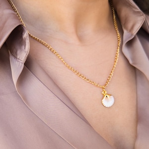 Seashell Necklace for Women – Gold Beach Necklace, Summer Shell Pendant, Minimalist Ocean Jewelry, Vacation Gift, Gift for Her
