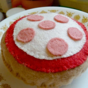 Pepperoni & Cheese Pizza / Foodie Felt Ornament / Play Kitchen Toys / Fake Food /Handmade Educational Toy / Pincousion / Eco- friendly