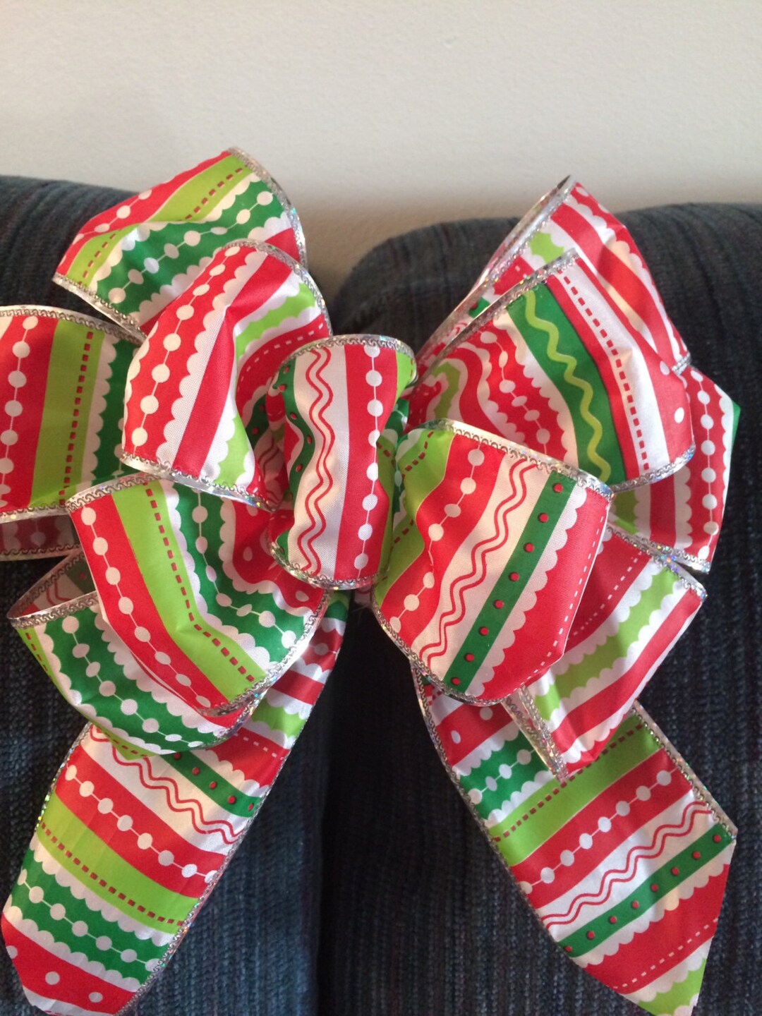 Grinch Tree Topper Bow / With Streamers / Red & Green / Christmas