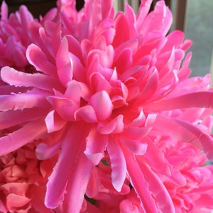 Pink Flower Pens Set of 18 Mums Chrysanthemums / Barbie Party Decor /Hot Pink /Girl Birthday Party /Handmade Party Favors for Mothers Day image 4