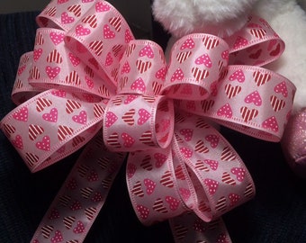 Pink Hearts Bow for Valentine’s Day Wreath / Pretty in Pink / Gift for Her /  Red Hearts Bow with streamers / Tree Topper / Made with Love