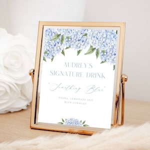 Placa de bar de bebidas com assinatura de hortênsia azul | Modelo editável de 8x10" para chá de bebê, casamento, festa | Editar texto online, imprimir em casa - 428