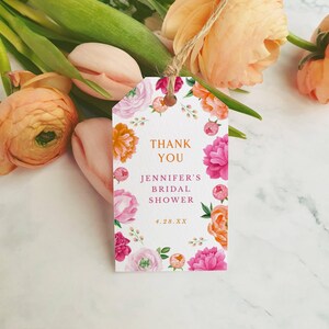 Rosa Pfingstrose Bearbeitbare Geschenkanhänger, Rosa und Orange Heller Blumenrand | Online bearbeiten für jedes Ereignis | Größe: 3,5 X 2" | Bearbeitbare Vorlage 119