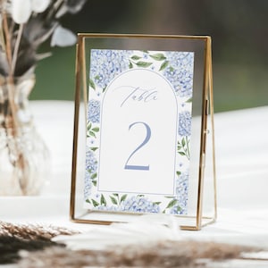 Cartões de mesa com números de 1 a 20 com hortênsias azuis | Tamanho: 10x15 cm | Design de arco de flores azuis, flores em tons de azul acinzentado | Arquivos para impressão, download instantâneo 428