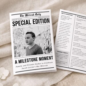 Könnte beinhalten: Ein schwarz-weiß gedrucktes Programm mit dem Titel The Mitzvah Daily, das ein Foto einer jungen Person, den Text Special Edition, A Milestone Moment und Details zur Bar Mitzwa von Jacob Levine sowie Abschnitte zur Etikette in der Synagoge enthält.