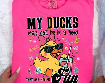 Lustige Enten nicht in einer Reihe sarkastisches Png, schnippisches lustiges Shirt-Design für psychische Gesundheit, süße Ente Png, lustige Tiersublimation, trendiger Sarkasmus Png
