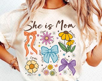 Sie ist Mama Kokette Png, christliche Mama Png, Boho Blumenmama Png, Mama Png, Muttertagsgeschenk Png, Wildblumen Mama Png, Bibelvers Png