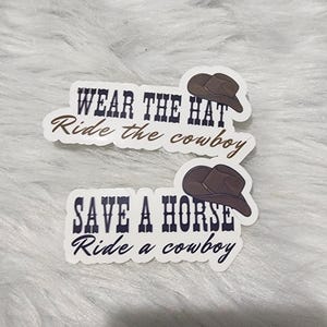 Salva un cavallo Cavalca un cowboy Adesivo in vinile / Impermeabile / Resistente ai raggi UV / Adesivo Kindle / Libresco