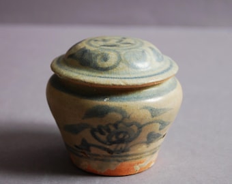 A rare Chinese blue and white covered jarlet from Ming dynasty, ca.1600 Fujian kiln
