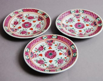 3 atractivos platos pequeños chinos del siglo XIX, dinastía Qing