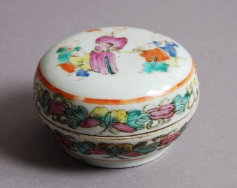 Chinese Famille Rose Cosmetic Box, Qing Dynasty Porcelain, Children Motif