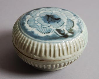 Chinese blue and white covered box from Ming dynasty