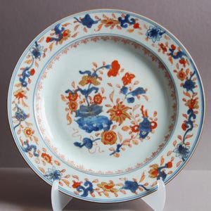 A Chinese Imari style porcelain big plate from early Qianlong period, ca.1740 清乾隆青花矾红描金大盘
