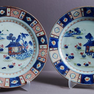 A pair of very attractive Chinese polychrome porcelain plates from Qianlong period, Qing dynasty, 18th century