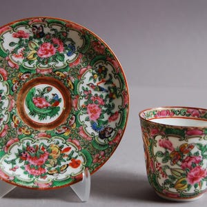 Ein Set von Canton Porzellan Teetasse und Untertasse mit Vögeln und Blumen aus der Qing Dynastie, 19.Jhdt