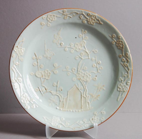 Kangxi Slip-Decorated Porcelain Plate, Early Qing Dynasty