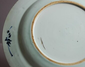 18世紀、雍正時代の中国の大きな青と白の皿。 1730 雍正青花葡萄竹子