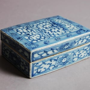 A lovely Chinese blue and white covered box for seal paste from 19th century possibly Jiaqing reign, Qing dynasty 清嘉庆青花方形印泥盒