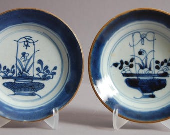 2x Chinese blue and white porcelain plates from Kangxi period, early Qing ca.1720