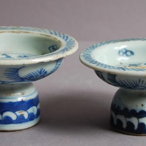 2x Chinese blue and white porcelain high-stem plates from Qing dynasty, 19th century 清缠枝纹青花高脚盘