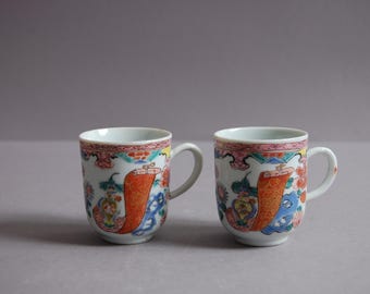 A pair of Chinese famille rose cups with handle from Yongzheng period, Qing dynasty 清雍正粉彩对杯