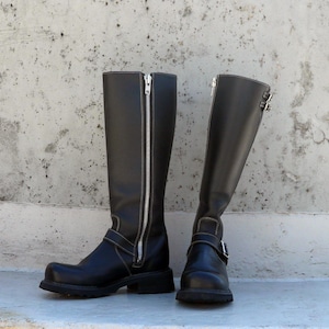 Buty John Fluevog Bond Girl, czarna skóra, rozmiar damski USA 8, wyprodukowano w UE