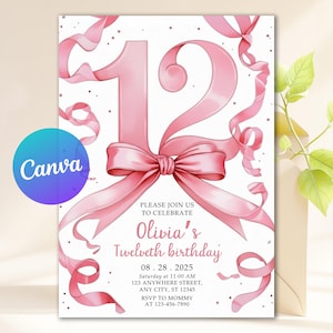 Könnte beinhalten: Rosa Geburtstagseinladung mit der Zahl 12, verziert mit Bändern und einer Schleife. Der Text "Olivia's Twelveth birthday" ist zusammen mit den Veranstaltungsdetails und dem Canva-Logo auf weißem Hintergrund zu sehen.