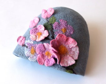 Felted hat Grey wool hat and gloves , wool floral hat mittens Pink flower hat grey pink gloves