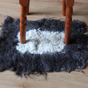 Natural wool layer, felted  pet mat by Galafilc